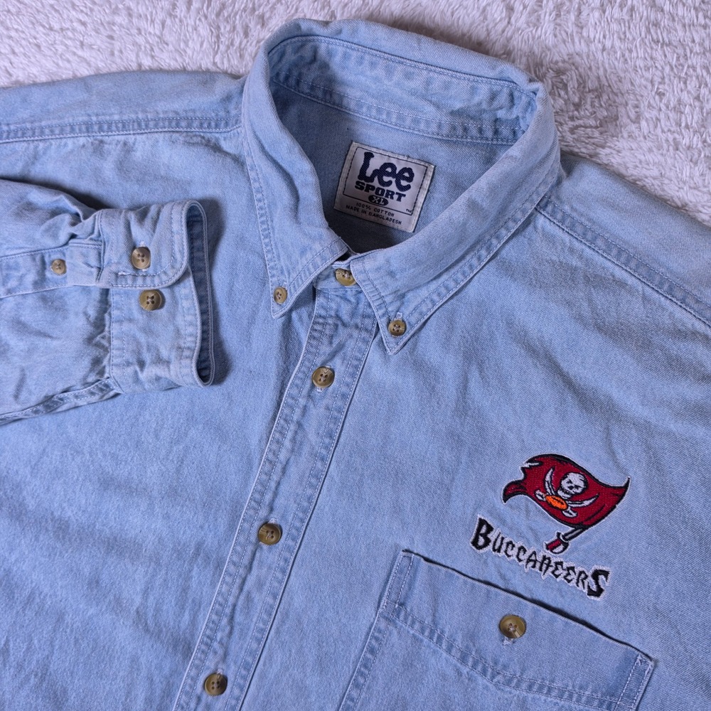 Vintage Lee Sport Tampa Bay Buccaneers Mens XL Blue Denim L/S Button Down Shirt